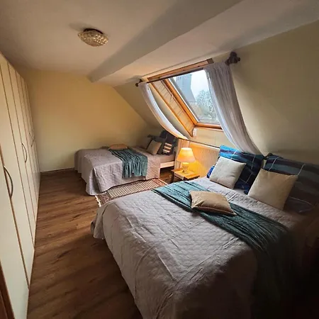 Дом отдыха Eifelruhe 2 - Komfortable Ferienunterkunft Fuer Bis Zu 10 Gaeste Mit 4 Schlafzimmern, Grosser Kueche Und Genug Parkplaetzen - Ideal Fuer Gruppen Und Familien, Hunde Zulaessig Losheim (Euskirchen)