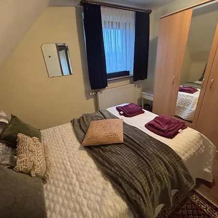 Eifelruhe 2 - Komfortable Ferienunterkunft Fuer Bis Zu 10 Gaeste Mit 4 Schlafzimmern, Grosser Kueche Und Genug Parkplaetzen - Ideal Fuer Gruppen Und Familien, Hunde Zulaessig Losheim (Euskirchen)