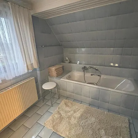 Eifelruhe 2 - Komfortable Ferienunterkunft Fuer Bis Zu 10 Gaeste Mit 4 Schlafzimmern, Grosser Kueche Und Genug Parkplaetzen - Ideal Fuer Gruppen Und Familien, Hunde Zulaessig Дом отдыха Losheim (Euskirchen)