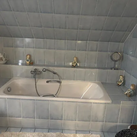Дом отдыха Eifelruhe 2 - Komfortable Ferienunterkunft Fuer Bis Zu 10 Gaeste Mit 4 Schlafzimmern, Grosser Kueche Und Genug Parkplaetzen - Ideal Fuer Gruppen Und Familien, Hunde Zulaessig *
