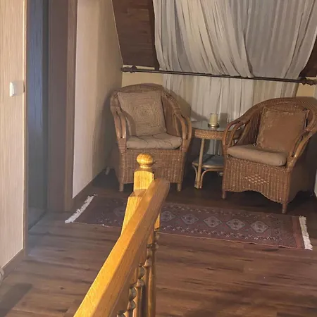 Eifelruhe 2 - Komfortable Ferienunterkunft Fuer Bis Zu 10 Gaeste Mit 4 Schlafzimmern, Grosser Kueche Und Genug Parkplaetzen - Ideal Fuer Gruppen Und Familien, Hunde Zulaessig Losheim (Euskirchen)