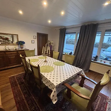 Eifelruhe 2 - Komfortable Ferienunterkunft Fuer Bis Zu 10 Gaeste Mit 4 Schlafzimmern, Grosser Kueche Und Genug Parkplaetzen - Ideal Fuer Gruppen Und Familien, Hunde Zulaessig Losheim (Euskirchen)