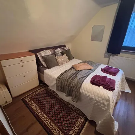 Дом отдыха Eifelruhe 2 - Komfortable Ferienunterkunft Fuer Bis Zu 10 Gaeste Mit 4 Schlafzimmern, Grosser Kueche Und Genug Parkplaetzen - Ideal Fuer Gruppen Und Familien, Hunde Zulaessig