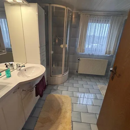 Eifelruhe 2 - Komfortable Ferienunterkunft Fuer Bis Zu 10 Gaeste Mit 4 Schlafzimmern, Grosser Kueche Und Genug Parkplaetzen - Ideal Fuer Gruppen Und Familien, Hunde Zulaessig