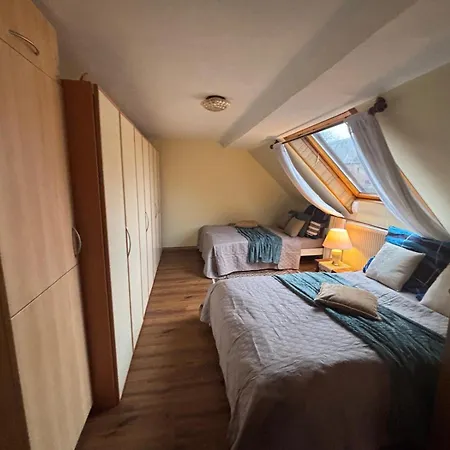 Eifelruhe 2 - Komfortable Ferienunterkunft Fuer Bis Zu 10 Gaeste Mit 4 Schlafzimmern, Grosser Kueche Und Genug Parkplaetzen - Ideal Fuer Gruppen Und Familien, Hunde Zulaessig *