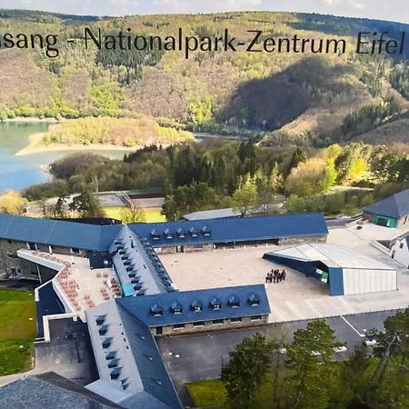 Eifelruhe 2 - Komfortable Ferienunterkunft Fuer Bis Zu 10 Gaeste Mit 4 Schlafzimmern, Grosser Kueche Und Genug Parkplaetzen - Ideal Fuer Gruppen Und Familien, Hunde Zulaessig Дом отдыха