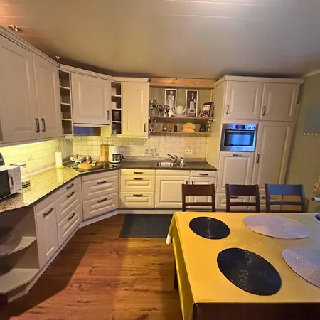 Сasa de vacaciones Eifelruhe 2 - Komfortable Ferienunterkunft Für Bis Zu 10 Gäste Mit 4 Schlafzimmern, Großer Küche Und Genug Parkplätzen - Ideal Für Gruppen Und Familien, Hunde Zulässig Losheim (Euskirchen)