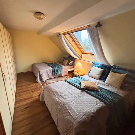 Сasa de vacaciones Eifelruhe 2 - Komfortable Ferienunterkunft Für Bis Zu 10 Gäste Mit 4 Schlafzimmern, Großer Küche Und Genug Parkplätzen - Ideal Für Gruppen Und Familien, Hunde Zulässig Losheim (Euskirchen)