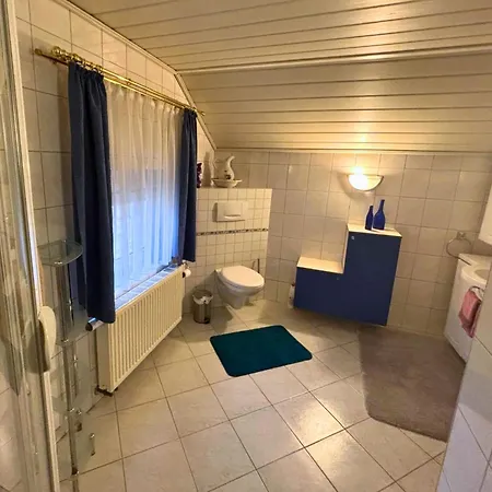 Сasa de vacaciones Eifelruhe 2 - Komfortable Ferienunterkunft Für Bis Zu 10 Gäste Mit 4 Schlafzimmern, Großer Küche Und Genug Parkplätzen - Ideal Für Gruppen Und Familien, Hunde Zulässig