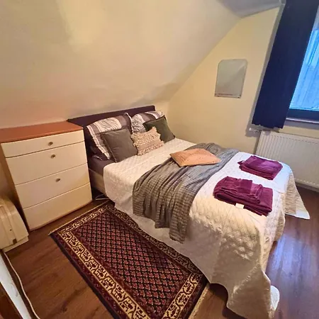 Сasa de vacaciones Eifelruhe 2 - Komfortable Ferienunterkunft Für Bis Zu 10 Gäste Mit 4 Schlafzimmern, Großer Küche Und Genug Parkplätzen - Ideal Für Gruppen Und Familien, Hunde Zulässig