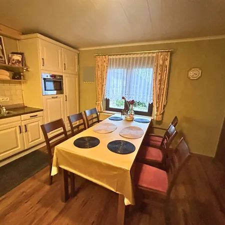 Сasa de vacaciones Eifelruhe 2 - Komfortable Ferienunterkunft Für Bis Zu 10 Gäste Mit 4 Schlafzimmern, Großer Küche Und Genug Parkplätzen - Ideal Für Gruppen Und Familien, Hunde Zulässig *