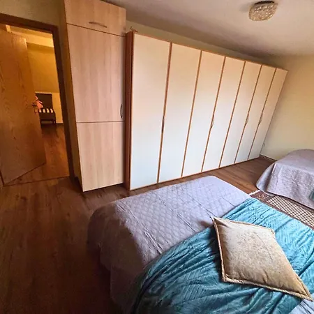 Eifelruhe 2 - Komfortable Ferienunterkunft Für Bis Zu 10 Gäste Mit 4 Schlafzimmern, Großer Küche Und Genug Parkplätzen - Ideal Für Gruppen Und Familien, Hunde Zulässig * Losheim (Euskirchen)