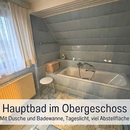 Сasa de vacaciones Eifelruhe 2 - Komfortable Ferienunterkunft Für Bis Zu 10 Gäste Mit 4 Schlafzimmern, Großer Küche Und Genug Parkplätzen - Ideal Für Gruppen Und Familien, Hunde Zulässig *