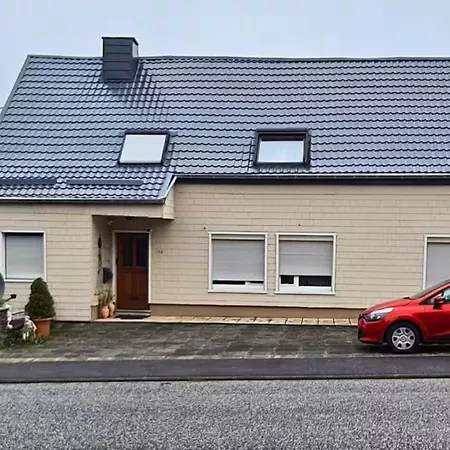Eifelruhe 2 - Komfortable Ferienunterkunft Für Bis Zu 10 Gäste Mit 4 Schlafzimmern, Großer Küche Und Genug Parkplätzen - Ideal Für Gruppen Und Familien, Hunde Zulässig